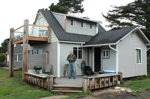 How the cabin looked at the end of 2014, with the new balcony at the left and the dormers that opened up the upstairs.