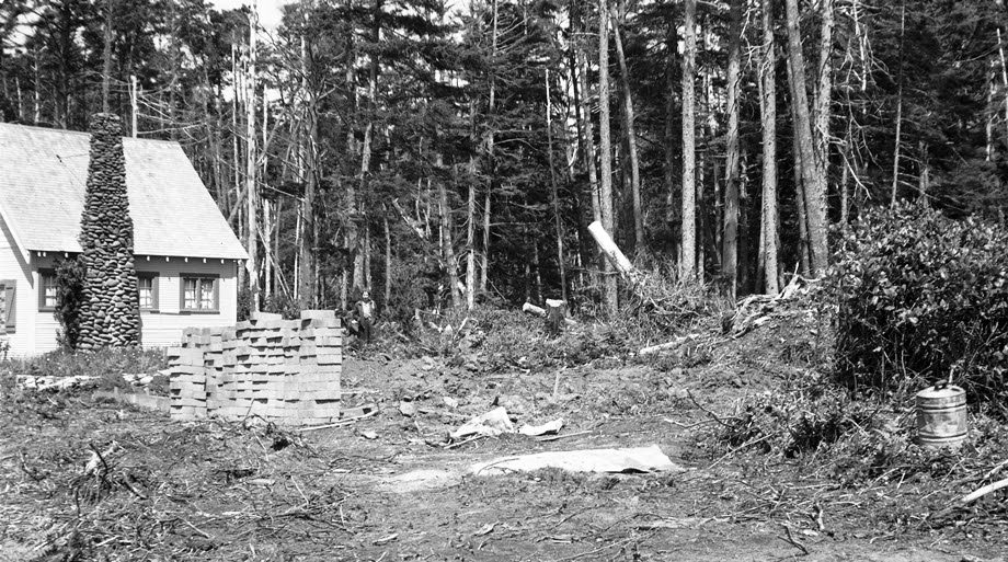 Photo 4: Concrete blocks for the Sullishak foundation have been delivered.