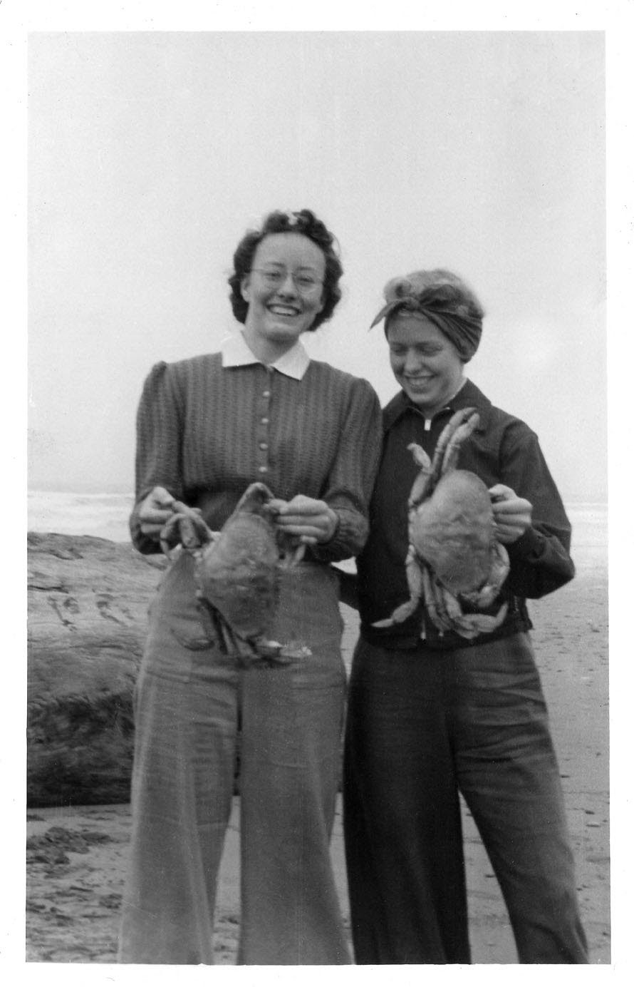 Elsie and Nancy Brownell holding crabs