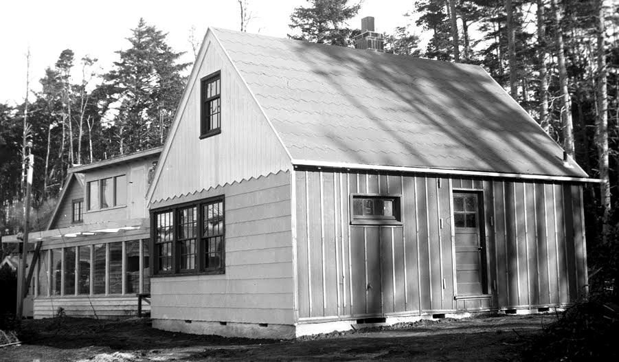 The cabin at the end of the 1947 construction season.